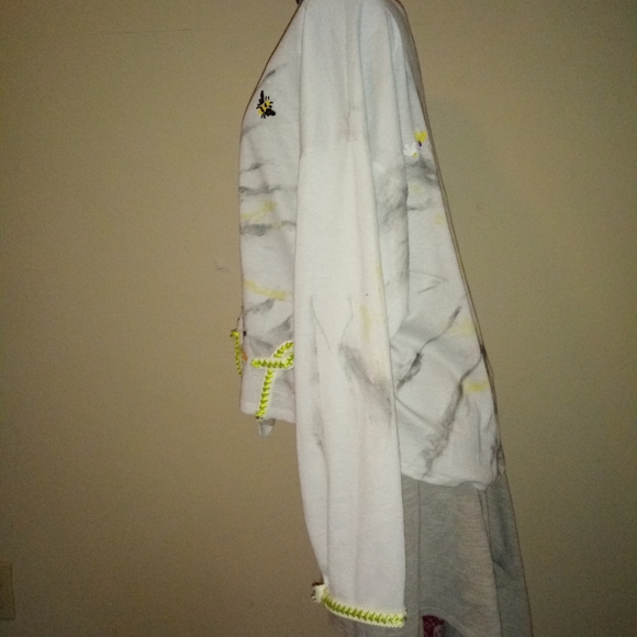 Plus Size Tie Dye Thermal, Plus Size Applique Bee Tie Dye Thermal Tie Blouse - Picture 12 of 16